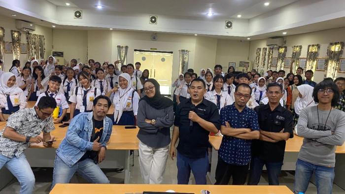 Pelajar SMP Kota Singkawang Ikuti Pelatihan Literasi Jurnalistik