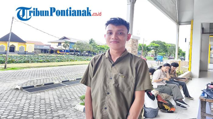 BIAYA HIDUP - Javrilianus Wadi (20), mahasiswa semester lima Fakultas Pertanian Universitas Panca Bhakti (UPB) yang berlokasi di Jl. Komodor Yos Sudarso No.1, Sungai Beliung, Kecamatan Pontianak Barat, Rabu 15 Oktober 2025.