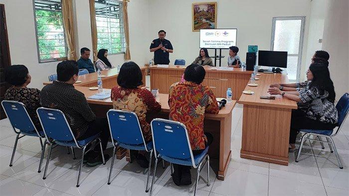 SAMBUTAN - Branch Office Head BRI Cabang Pontianak, Ardika Prasetyo, saat memberikan sambutan.