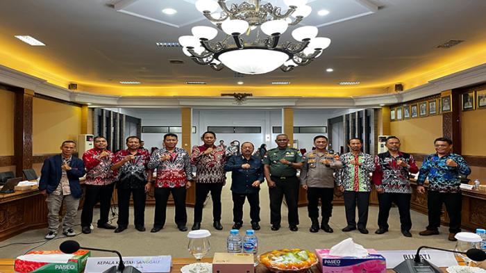 Bupati Ontot Buka Sidang Gugus Tugas Reforma Agraria