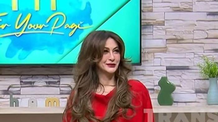 Diana Indah Pungky Pertiwi atau lebih dikenal dengan Diana Pungky, lahir di Jakarta, 12 Maret 1974.