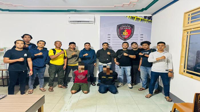 PELAKU PENCURIAN - Dua pria berinisial FR (41) dan AR (25) yang diduga terlibat dalam kasus pencurian sepeda motor (curanmor) berhasil diamankan Unit Resmob Polda Kalbar.