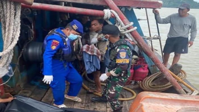 Satpolairud Sambas Evakuasi ABK Warga Selakau Meninggal di Perairan Kepri