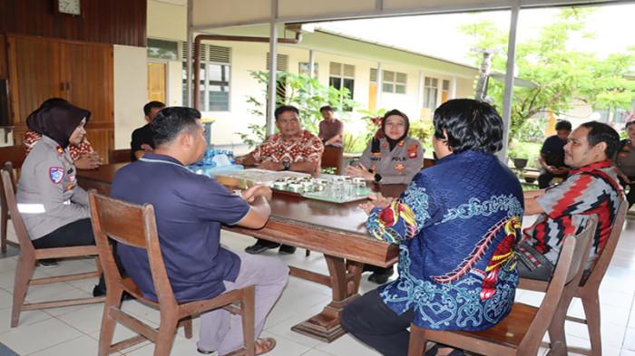 Kapolres Landak Jalin Silaturahmi Dengan Paroki Salib Suci Ngabang