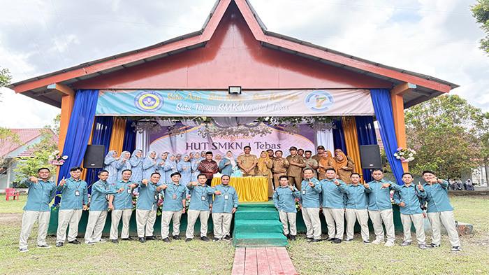 Meriah! SMKN 1 Tebas Gelar HUT ke-17 dengan Lomba Seni, Olahraga, dan Kreativitas Siswa