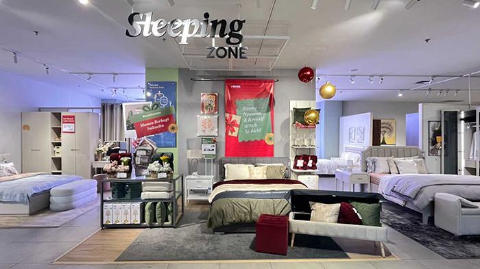 MENGHADIRKAN - INFORMA, pusat furnitur dan gaya hidup terlengkap untuk hunian dan bisnis di bawah PT Home Center Indonesia, kembali menghadirkan inspirasi untuk meriahkan perayaan di tengah kebersamaan keluarga.