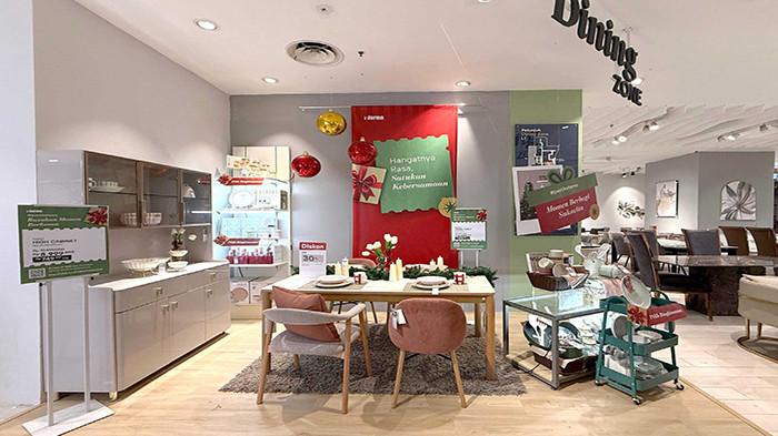 MENGHADIRKAN - INFORMA, pusat furnitur dan gaya hidup terlengkap untuk hunian dan bisnis di bawah PT Home Center Indonesia, kembali menghadirkan inspirasi untuk meriahkan perayaan di tengah kebersamaan keluarga.