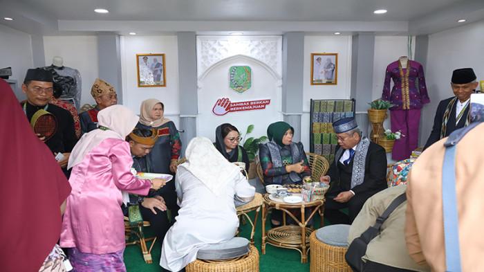 Tonjolkan Produk Tenun dan Kerajinan Rotan, Stand Pameran Sambas Raih Juara 1 MTQ Kalbar