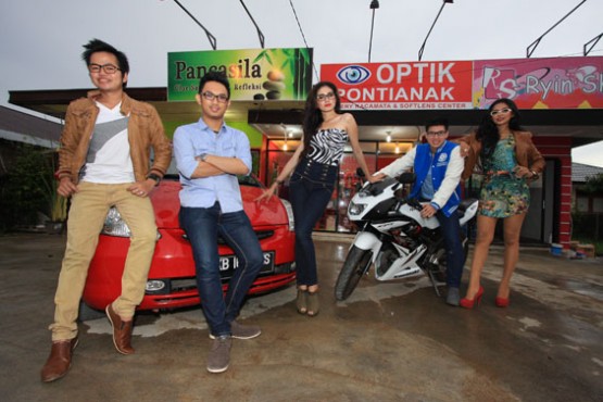 Tampil Keren dengan Kacamata