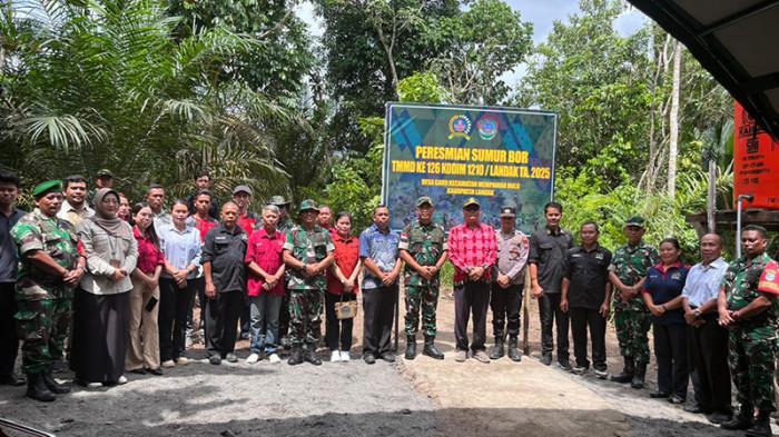 Asintel Kasad Resmikan Sumur Bor TMMD Imbangan ke 126 Kodim 1210/Landak di Desa Garu