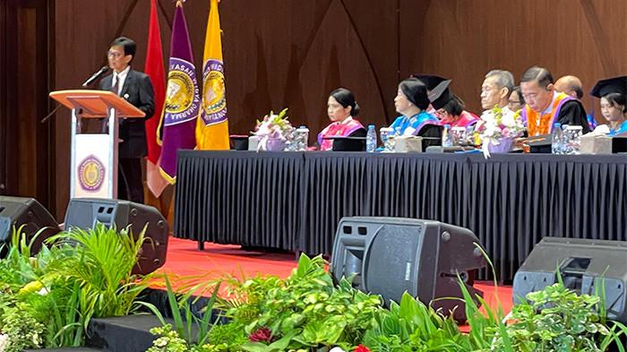 Kepala LLDikti Wilayah XI Kalimantan Muhammad Akbar memberi kata sambutan.