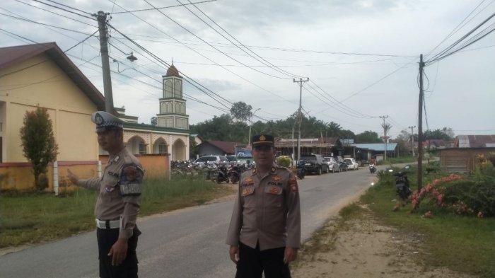 Personel Polres Landak yang Tergabung dalam Kompi Lakukan Pengamanan Sholat Idul Adha 1446 H