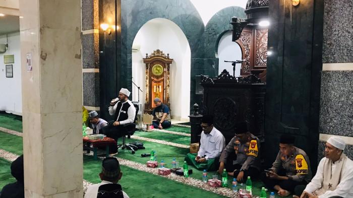 Kapolres Singkawang Hadiri Safari Dakwah Habib Ahmad Al Habsyi Meriahkan Masjid Raya Singkawang