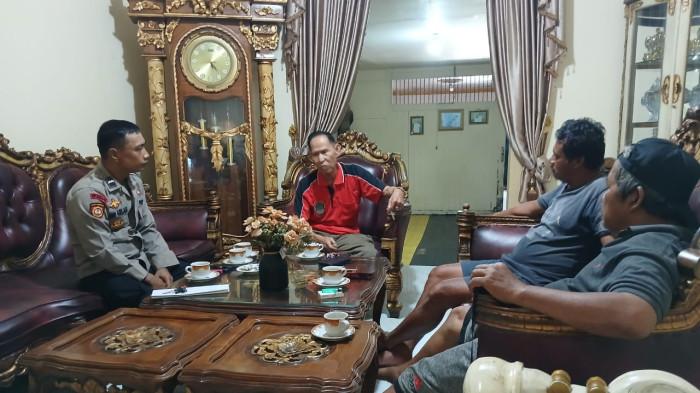 Polisi Sambangi Rumah Warga saat Patroli Siang, Wujudkan Kedekatan & Rasa Aman di Tengah Masyarakat