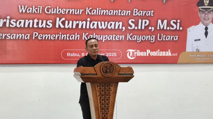 PANTUN WAGUB KALBAR - Wakil Gubernur Kalimantan Barat, Krisantus Kurniawan, saat menyampaikan sambutan pada kegiatan ramah tamah bersama Pemerintah Kabupaten Kayong Utara di Hotel Mahkota Sukadana, Kayong Utara, Rabu 8 Oktober 2025.