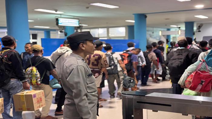 Polsek Kawasan Pelabuhan Dwikora Amankan Embarkasi Penumpang Kapal Dharma Kartika VII