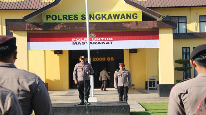 Apel Jam Pimpinan, Kapolres Singkawang Tekankan Profesionalisme dan Kepedulian dalam Pelayanan