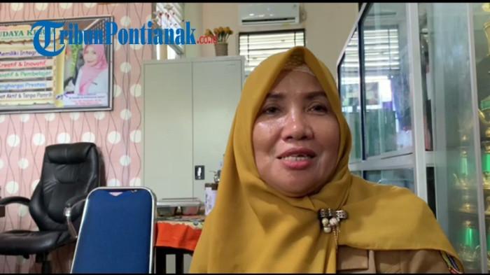 PROGRAM MBG - Fauziah, Kepala Sekolah SD Negeri 56 Pontianak, saat diwawancarai mengenai program MBG, Senin 13 Oktober 2025.
