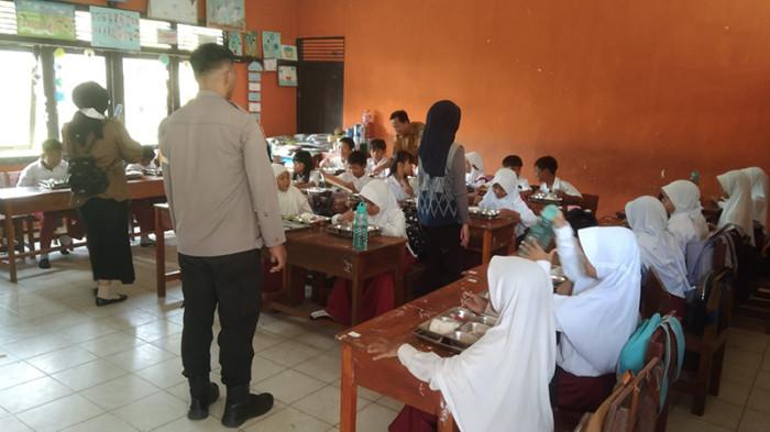 Polsek Mempawah Hilir Kawal Program Makan Bergizi Gratis untuk Ribuan Pelajar