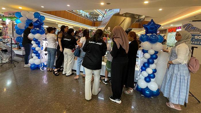 SERBU - Para customer serbu Pop-up Store LocknLock Cabang Pontianak di Ayani Mega Mall Pontianak, Kamis (25/9/2025).