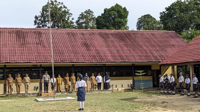 Pesan Bahaya NAPZA Disampaikan Polisi di SMPN 06 Jelimpo