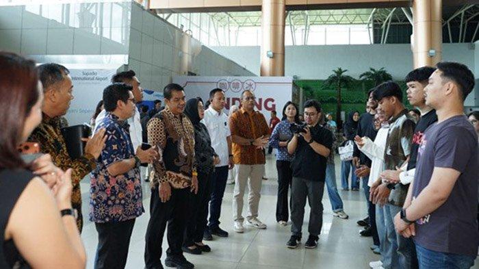 PELATIHAN - Pemberangkatan peserta Operations Development Program (ODP) PT DIB untuk pelatihan teknis ke Cina, Kamis (14/5/2026). Program ini mendapat apresiasi besar dari anggota DPD RI Daud Yordan dan Wakil Ketua Komisi 5 DPRD Kalbar Yuliani, serta Kadis Tenaga Kerja Kayong Utara A Azahari.