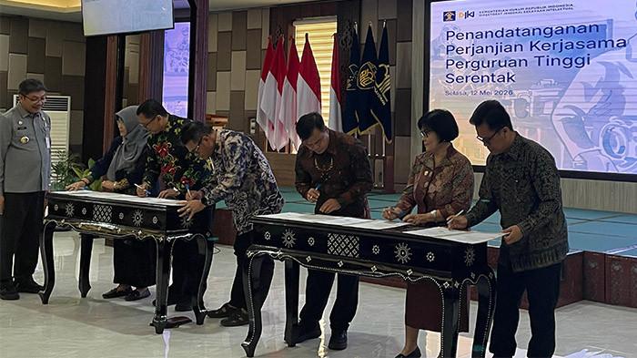 PENANDATANGANAN - Penandatanganan perjanjian kerjasama perguruan tinggi serentak.