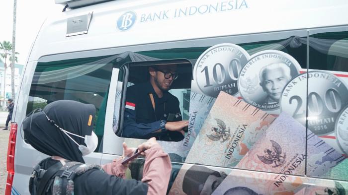TUKAR UANG - Warga menukarkan uang di layanan penukaran uang lewat program Serambi 2026. Kantor Perwakilan Bank Indonesia (KPw BI) Provinsi Kalimantan Barat resmi mengakhiri rangkaian kegiatan layanan penukaran uang terpadu dalam program Serambi 2026 pada Kamis 12 Maret 2026.