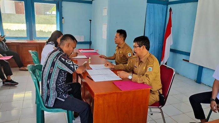 Pemda Kapuas Hulu Serahkan SK Perpanjangan Kontrak Guru P3K