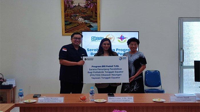 BANTUAN - Penyerahan bantuan secara simbolis oleh Branch Office Head BRI Cabang Pontianak, Ardika Prasetyo, dan diterima oleh Ketua Yayasan, Dra Juliana Sujadi, M.Ed., serta dihadiri Anggota Komisi VII DPR RI, Maria Lestari, S.Pd., M.H.
