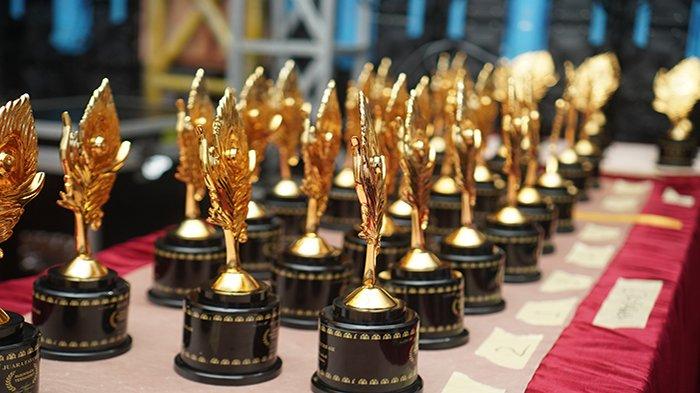 Piala Penghargaan Anugerah Pesona Indonesia (API) Award 2025.