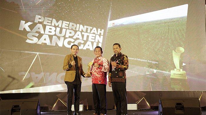 Pemkab Sanggau Raih Anugerah Perkebunan Bermartabat