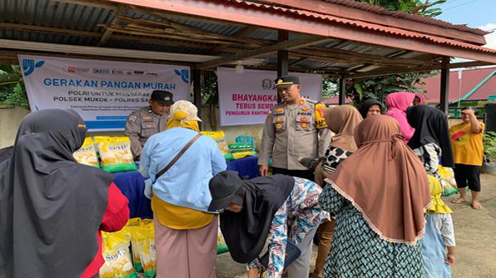 Ratusan Warga Antusias Serbu Gerakan Pangan Murah Polsek Mukok