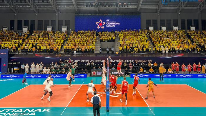 AVC CHAMPIONS LEAGUE - Suasana pertandingan Jakarta Bhayangkara Presisi asal Indonesia berhasil meraih kemenangan atas Zhaiyk VC asal Kazakhstan, di GOR Terpadu Ahmad Yani, Kota Pontianak, Rabu 13 Mei 2026. Berikut link live streaming Jakarta Bhayangkara Presisi vs Hyundai Skywalkers Semifinal AVC Champions League 2026.