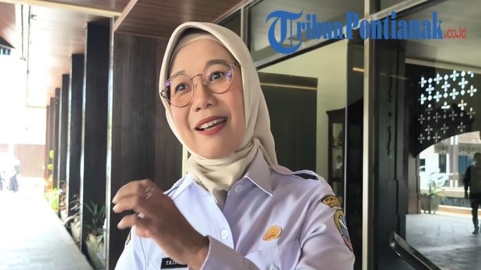 PENERIMA BANSOS - Plt Kepala Dinas Sosial Kota Pontianak, Trisnawati mengungkapkan pemerintah Kota Pontianak melalui Dinas Sosial melakukan verifikasi dan validasi terhadap data calon penerima bantuan sosial yang masuk dalam kategori desil satu hingga desil lima. Proses tersebut dilakukan untuk memastikan ketepatan sasaran penerima sesuai data yang diberikan pemerintah pusat, Minggu 23 November 2025.