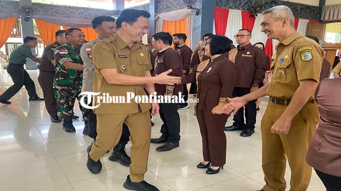 Tenun Ikat dan Anyaman Sintang Jadi Andalan, Wabup Dorong Inovasi dan Pemasaran Digital