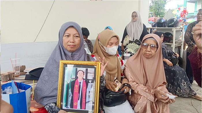 Tiga Bulan Berlalu, Keluarga Masih Pertanyakan Sebab Kematian Mahasiswa IAIN Pontianak Rio Fanderi