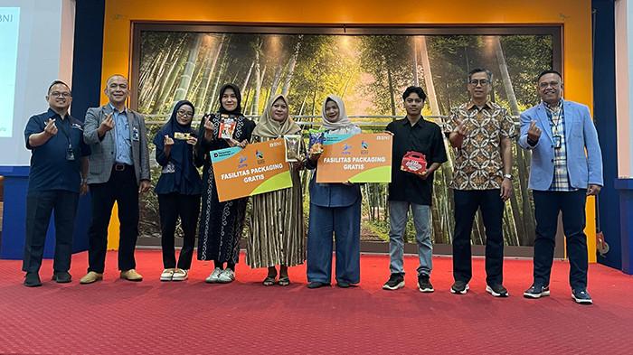 KOLABORASI - Rumah BUMN Pontianak yang dikelola oleh BNI menjalin kolaborasi program dengan Direktorat Jenderal Perbendaharaan (DJPb) Kantor Wilayah Kalimantan Barat dalam rangka penguatan dan pengembangan UMKM. Agenda kolaborasi tersebut dilaksanakan di Aula DJPb Kantor Wilayah Kalimantan Baratpada Jumat, 30 Januari 2026.