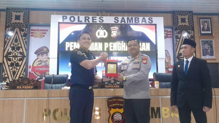 KKP Beri Penghargaan Polres Sambas yang Gagalkan Perlintasan Transaksi Gelap Telur Penyu