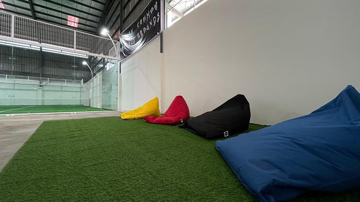 SANTAI - Area santai Borneo Padel Club (BPC).