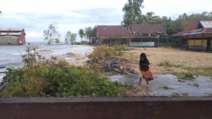 Dilema, Murid SD Negeri 12 Kuala Karang Libur Saat Air Pasang Naik