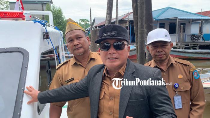 Serahkan Speedboat Ambulans, Bupati Sujiwo: Semoga Menjadi Penyambung Harapan Bagi Warga Pesisir
