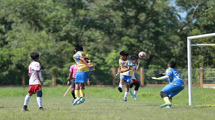 TAMPIL - Lebih dari 70 tim usia dini telah mendaftar untuk tampil dalam SalingJaga Soccer Championship Regional Kalimantan Barat, yang dijadwalkan berlangsung pada 20–23 November 2025 di Stadion Universitas Tanjungpura, Pontianak.