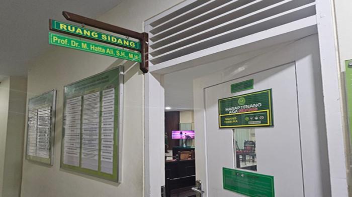 Tim Kuasa Hukum Sumastro Bacakan Eksepsi, Tegaskan Kebijakan Sekda Singkawang Bersifat Administratif