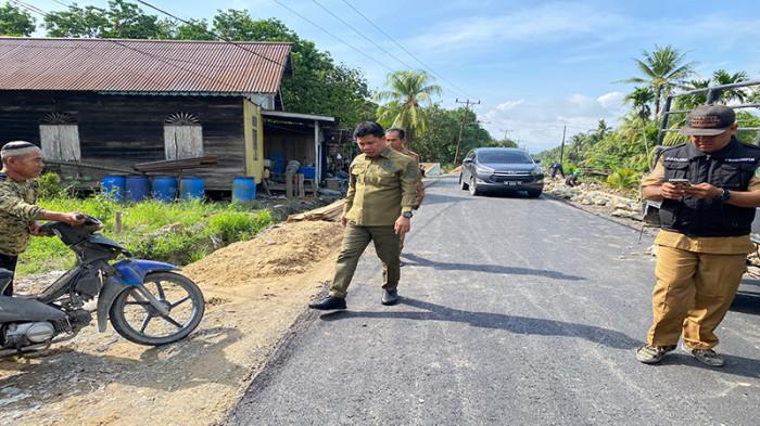 Bupati Satono Tinjau Progres 1,4 Kilometer Jalan Aspal Teluk Keramat-Galing