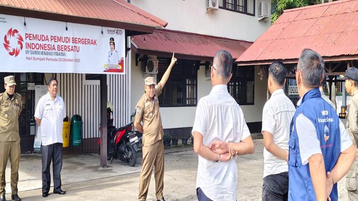 RAZIA ASN - Tim gabungan saat melakukan persiapan sebelum razia ASN yang kedapatan nongkrong di warung kopi saat jam kerja. Razia dilaksanakan di Kota Sanggau, Kabupaten Sanggau, Kalimantan Barat, Rabu 5 November 2025.