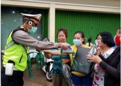 Gelar Operasi Keselamatan Kapuas 2020, Polsek Pontianak Utara Bagikan Masker Pada Masyarakat
