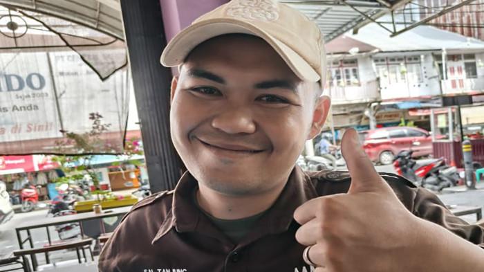 PEMBANGUNAN INFRASTRUKTUR - Salah satu warga Kecamatan Tebas, Kabupaten Sambas, Kalimantan Barat, Faisal. Faisal mengungkapkan, pembangunan infrastruktur memang sudah tampak dilakukan Pemkab Sambas namun masih belum signifikan, Kamis 19 Februari 2026.