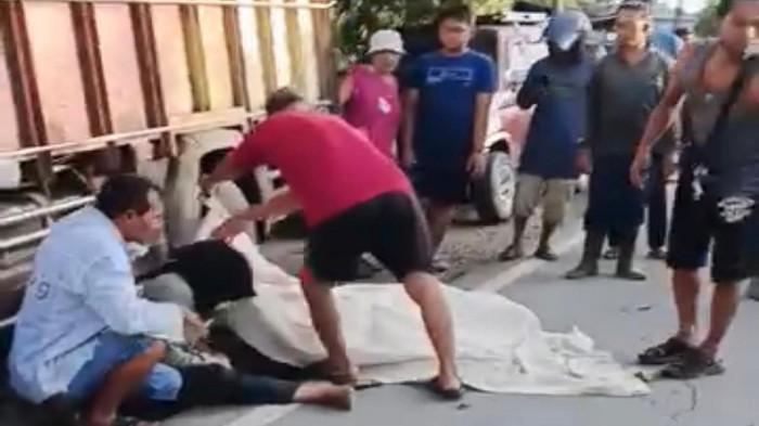 KECELAKAAN MAUT TEBAS - Tangkapan layar video amatir warga yang memperlihatkan suasana mencekam usai pengendara motor kecelakaan di ruas Jalan Raya Bekut, Kecamatan Tebas, Kabupaten Sambas, Kalbar, Minggu 22 Februari 2026. Berikut detik-detiknya.