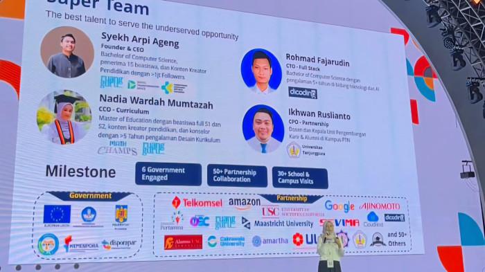 cco LUAR Kampus Nadia Wardah Mumtazah saat pitching program mewakili Starup Luar Kampus